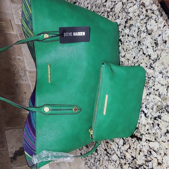 Steve Madden Handbags - Steve Madden Large Green Tote with Pouch